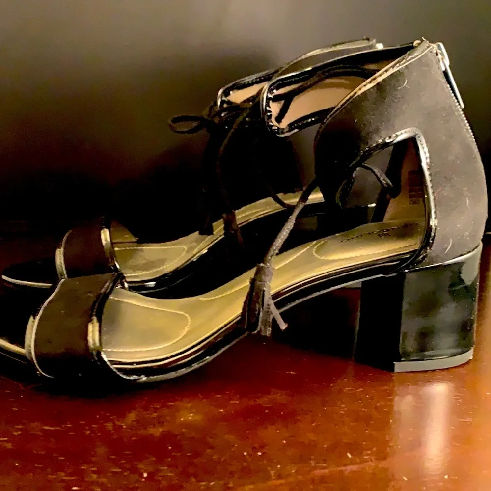 Bandolino black zipper back block heels - Picture 1 of 5